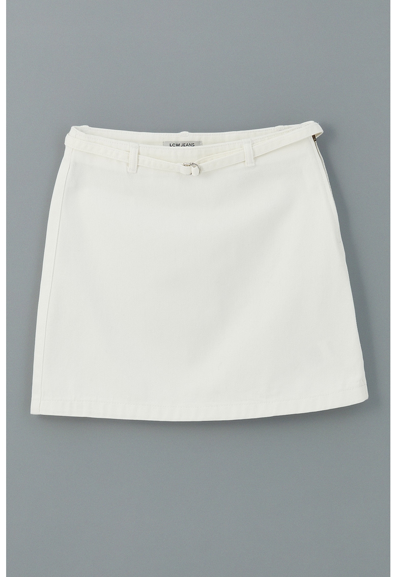 Fusta din denim cu o curea asortata