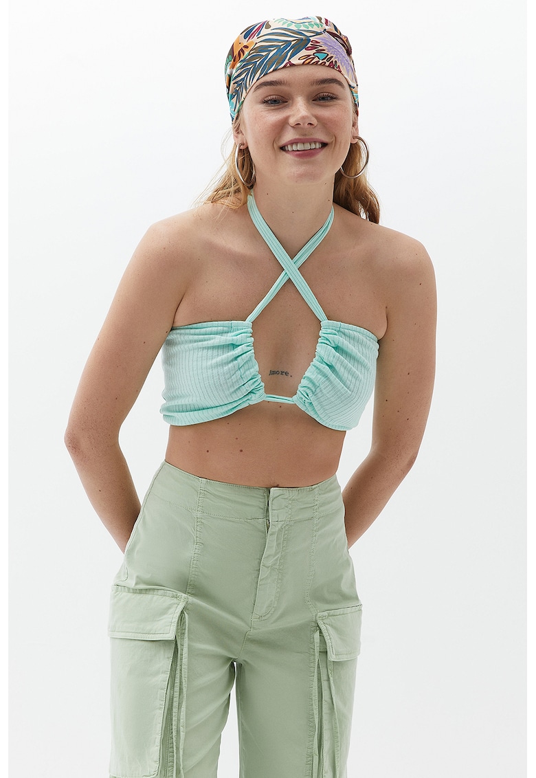 Top crop cu bretele incrucisate pe partea din fata