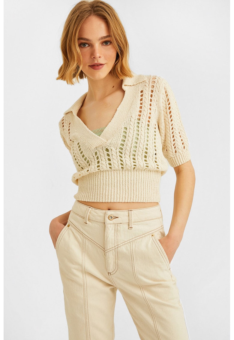 Tricou crop crosetat cu decolteu in V Tricou crop crosetat cu decolteu in V