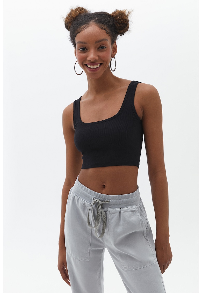 Top crop cu decolteu patrat