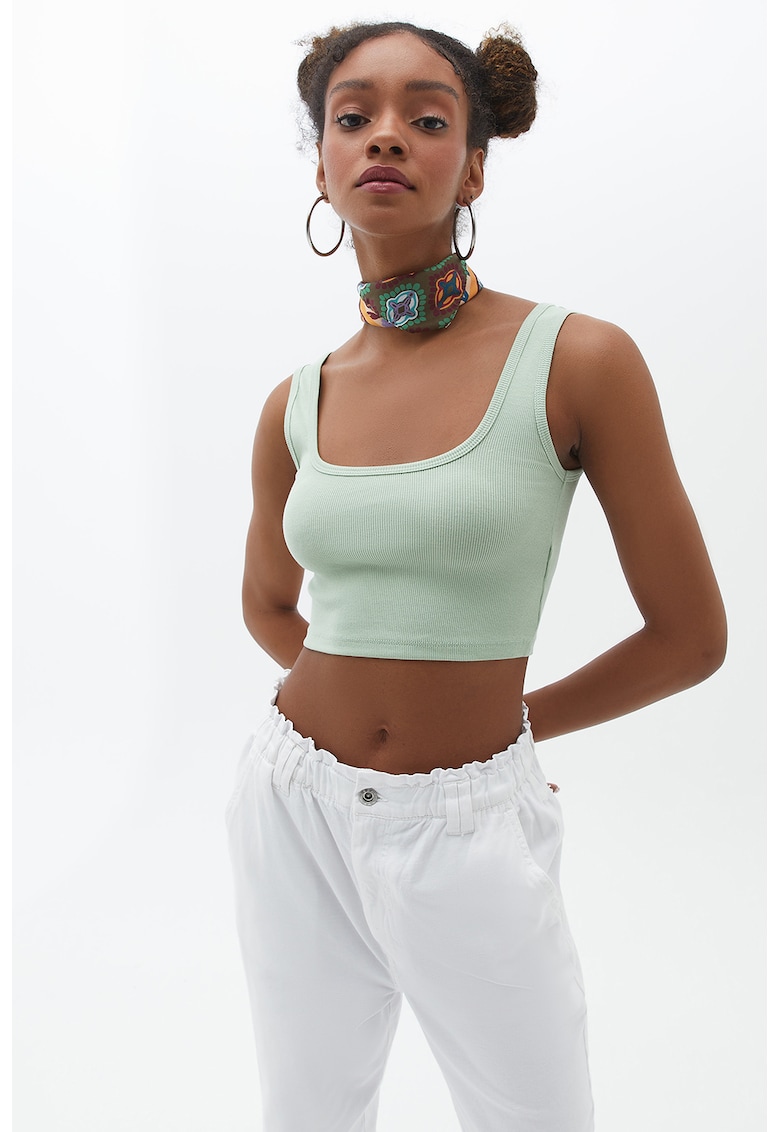 Top crop cu decolteu patrat