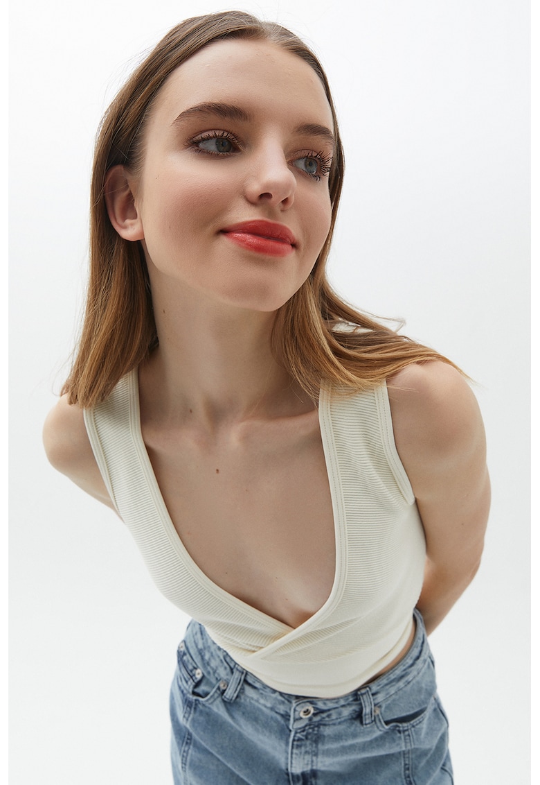 Top crop cu decolteu in V - Alb murdar