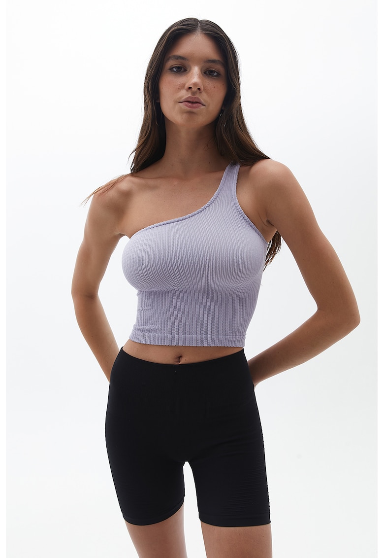 Top crop cu decupaj pe un umar