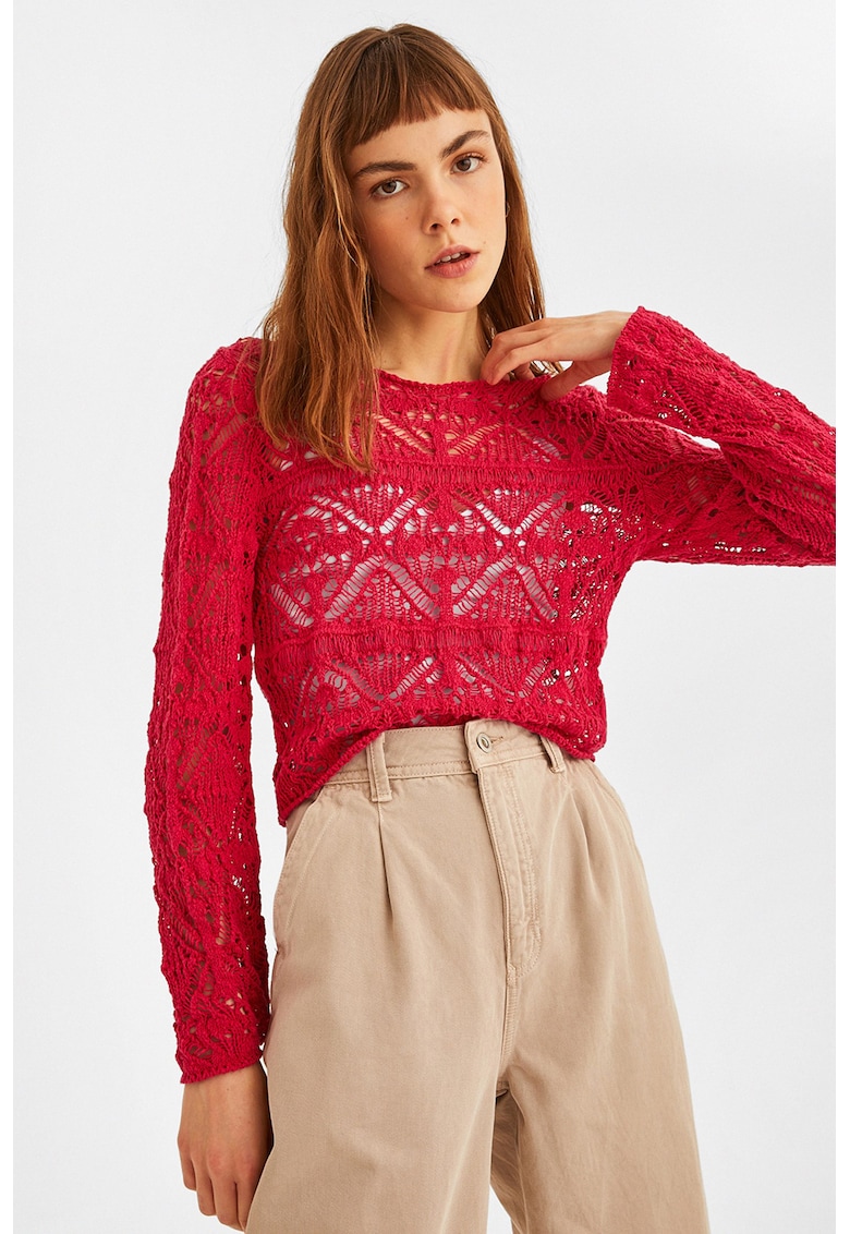 Pulover cu decolteu la baza gatului si perforatii