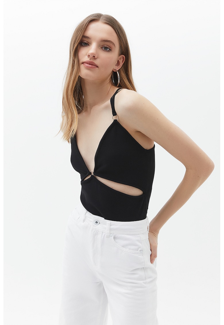 Top crop cu decupaje