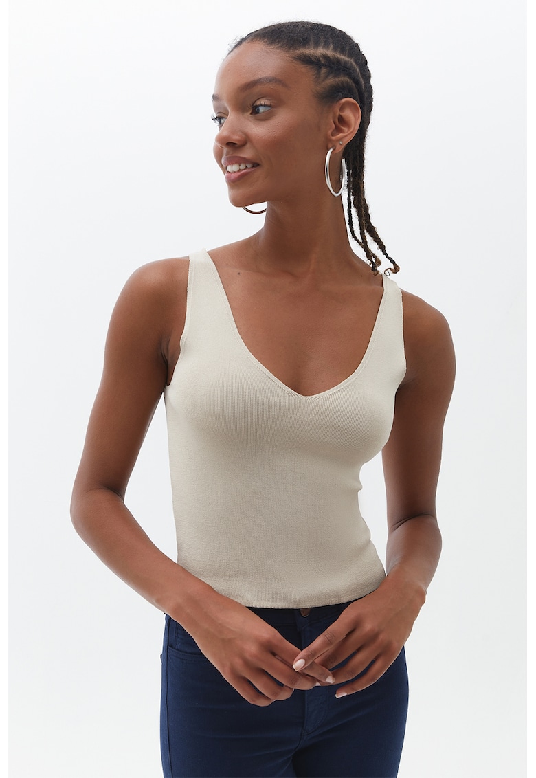 Top uni cu decolteu in V