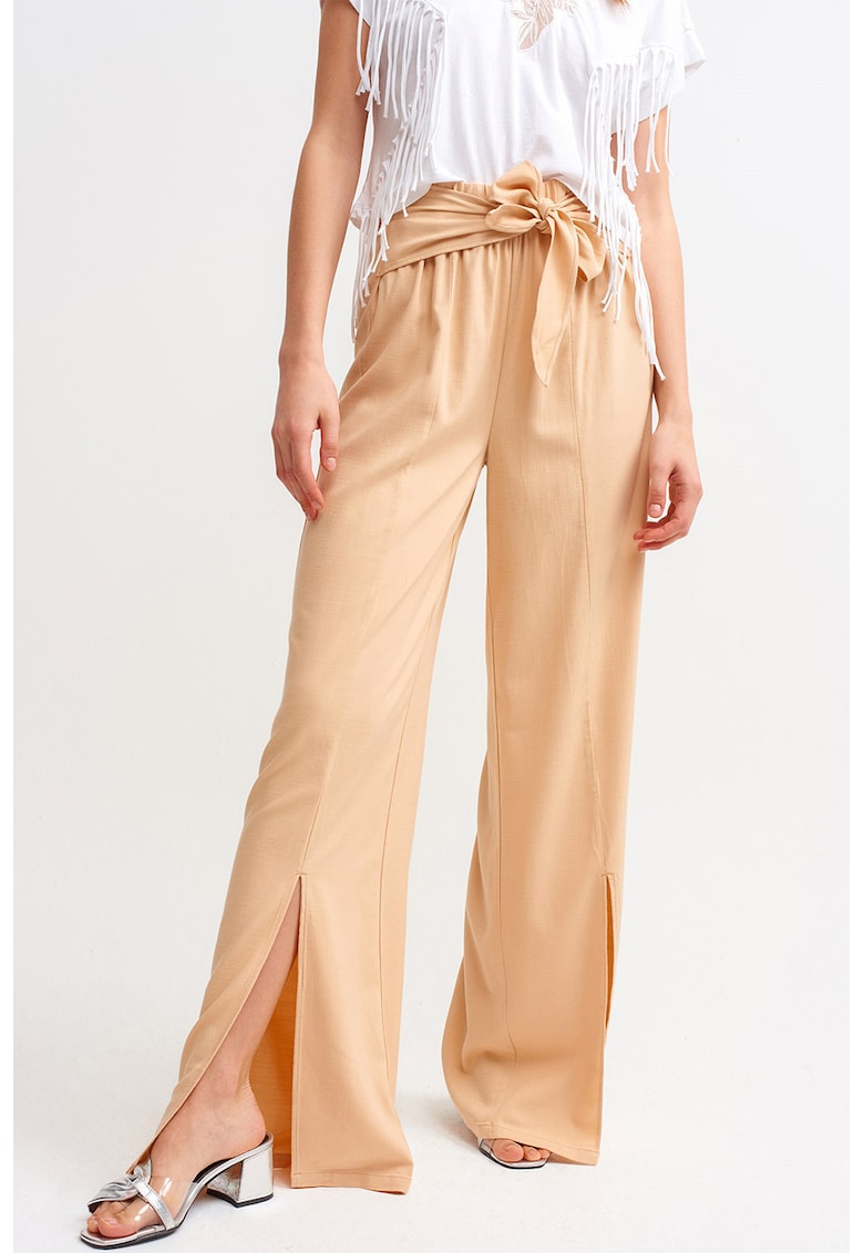 Pantaloni cu croiala ampla si cordon in talie