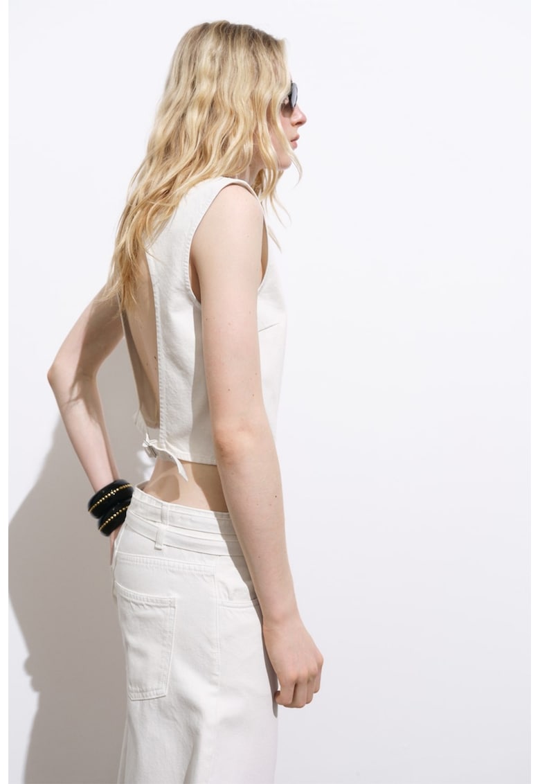 Top crop cu decupaj pe spate