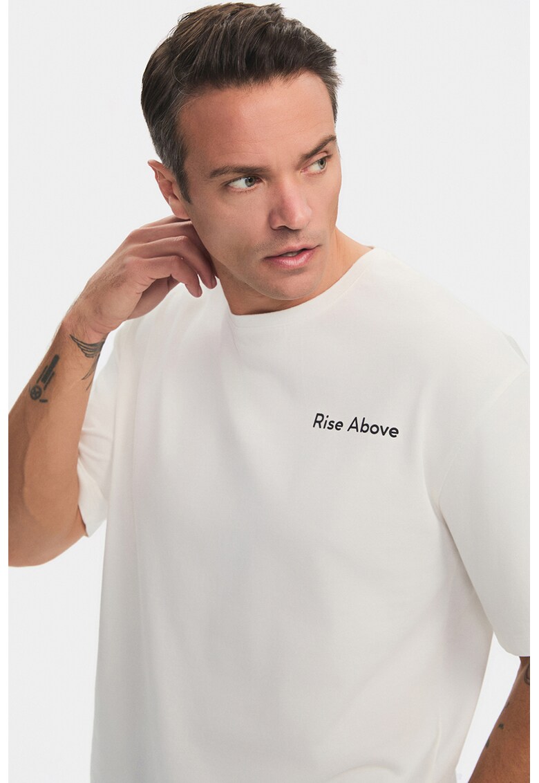 Tricou cu decolteu la baza gatului si imprimeu pe piept - Negru/Alb murdar