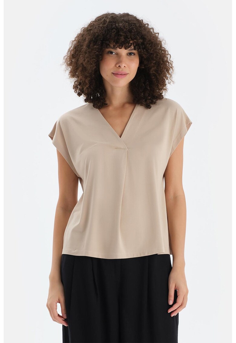Bluza cu decolteu in V - Bej inchis