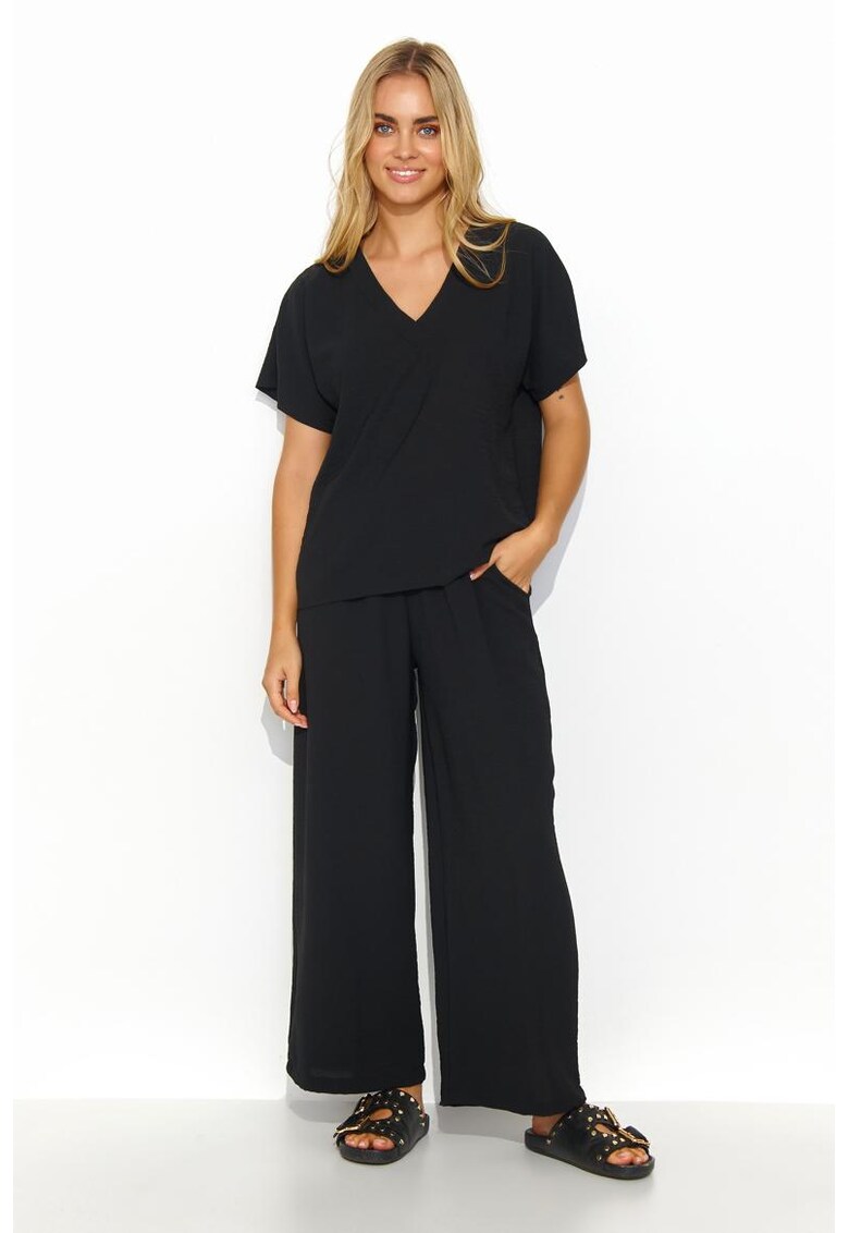 Set de tricou cu decolteu in V si pantaloni lungi - Negru
