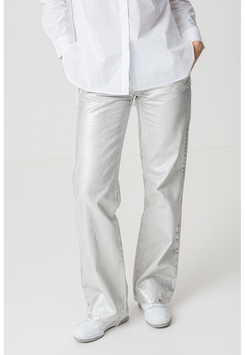 Blugi evazati cu aspect metalizat Blugi evazati cu aspect metalizat