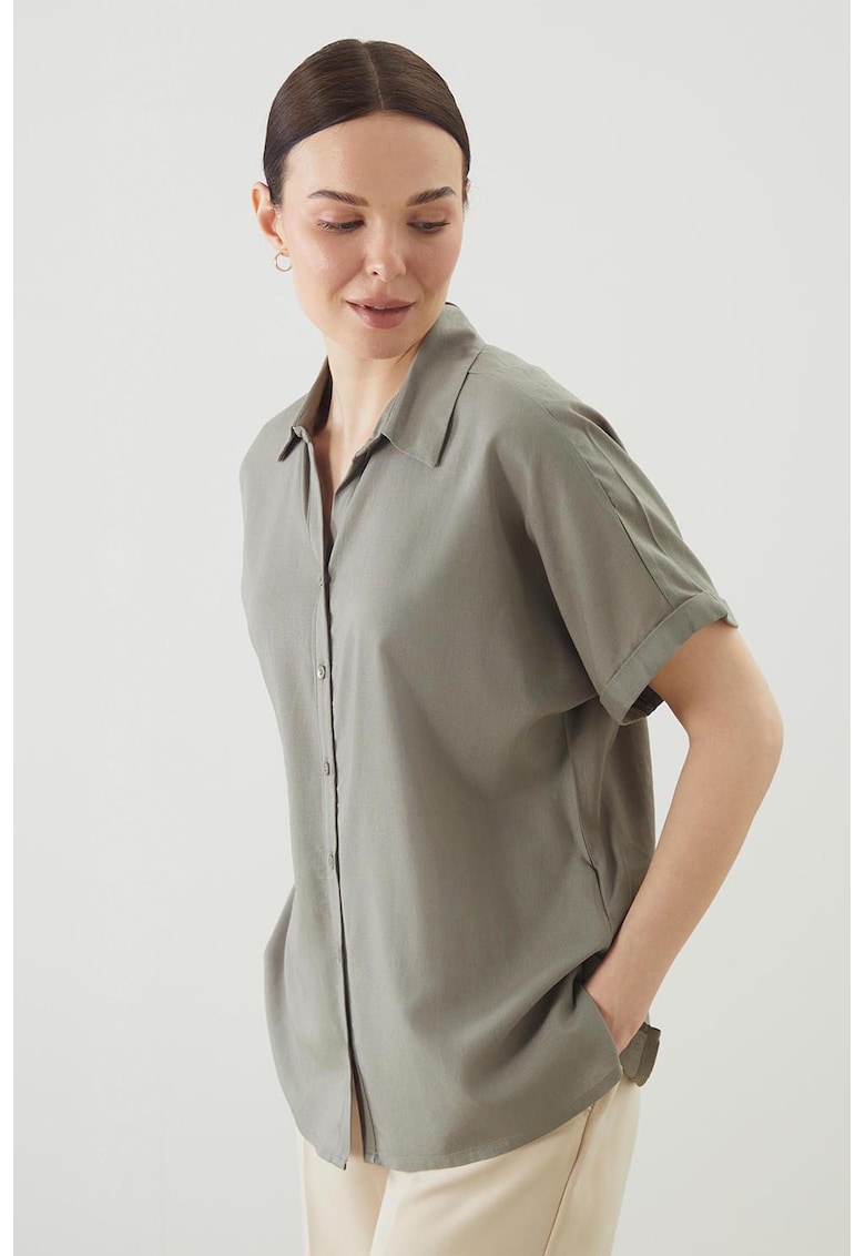 Camasa uni cu guler ascutit