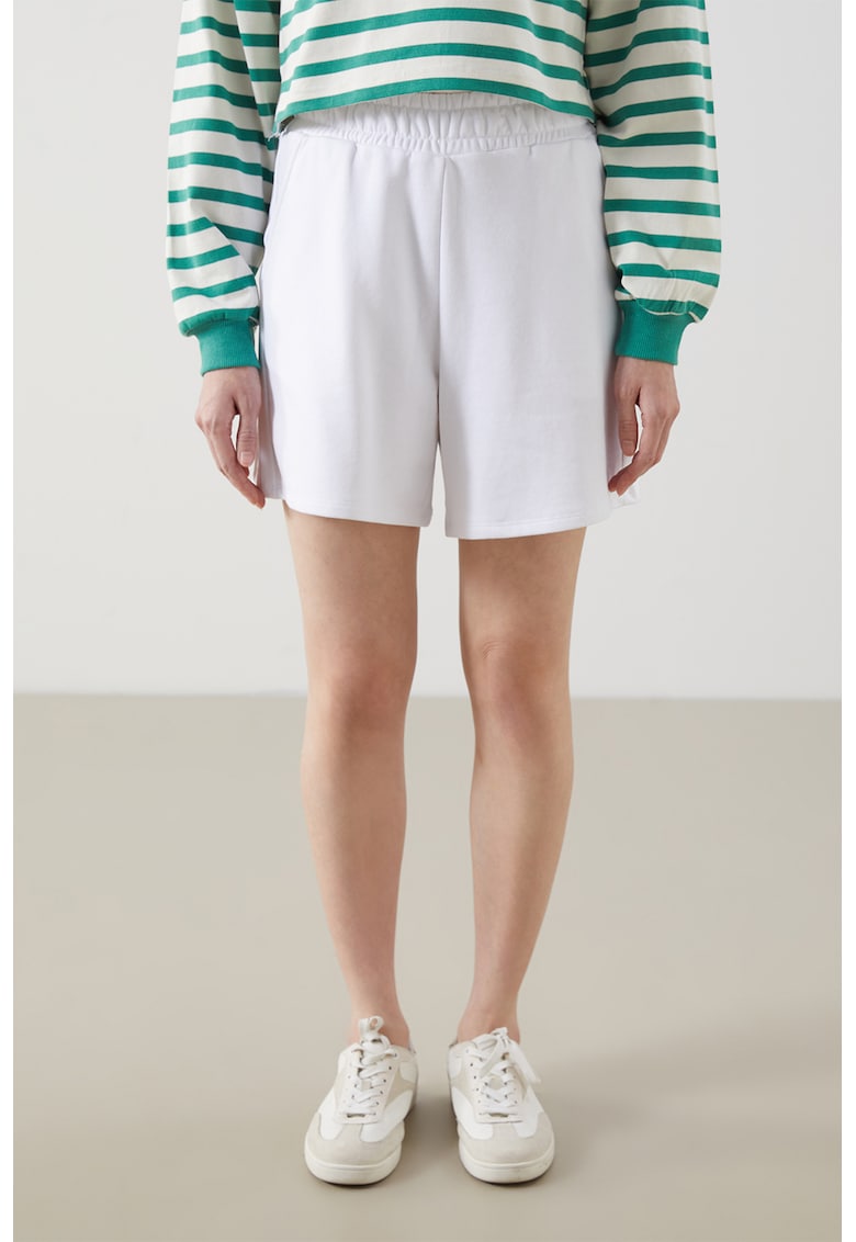 Pantaloni scurti cu buzunare oblice Pantaloni scurti cu buzunare oblice