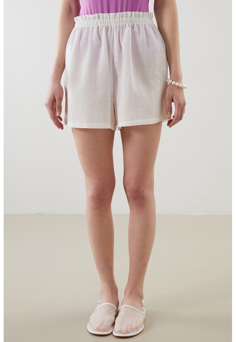 Pantaloni scurti cu talie elastica si talie inalta