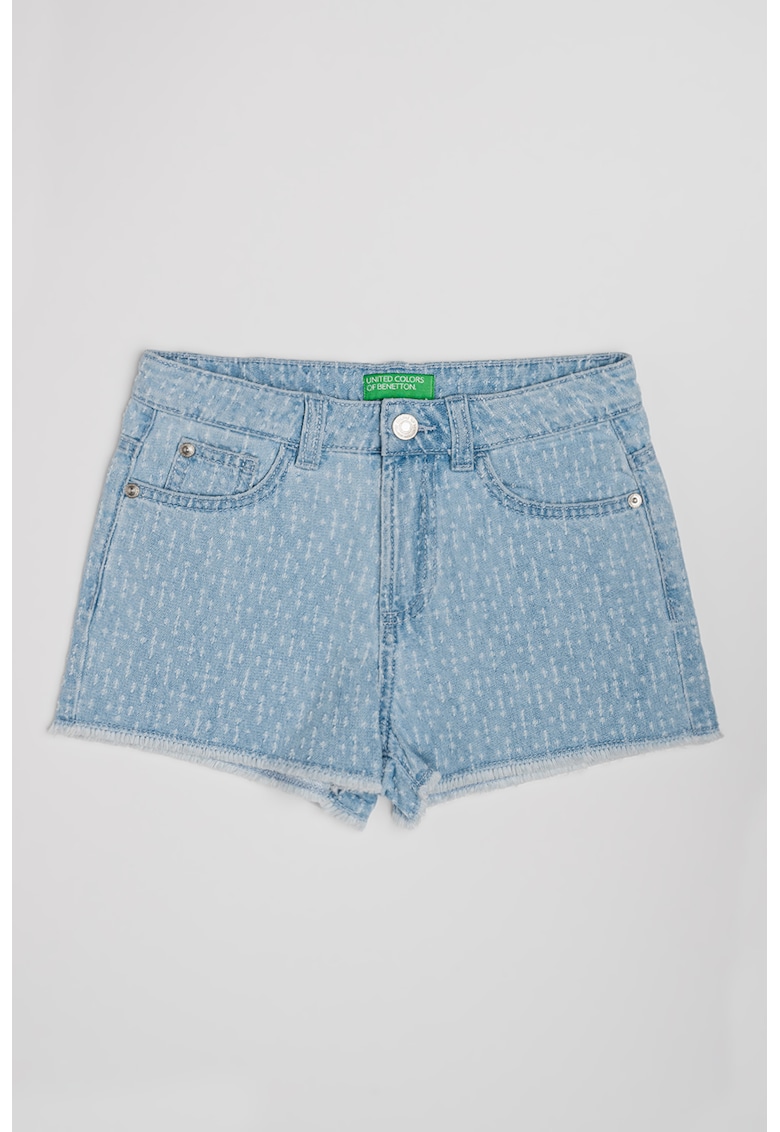 Blugi scurti cu terminatie franjurata