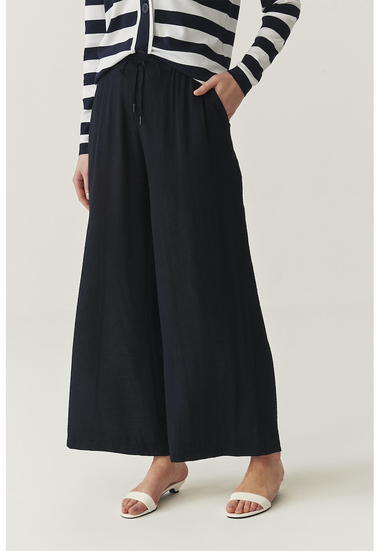 Pantaloni cu croiala ampla si talie inalta