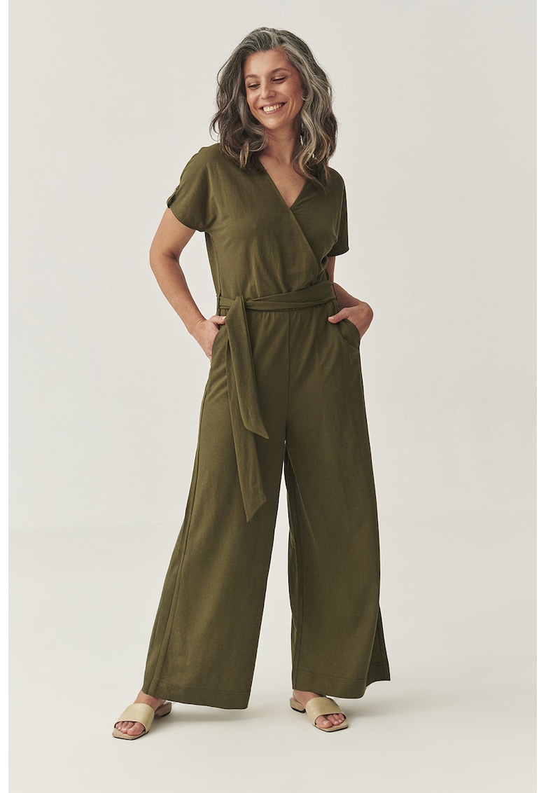 Salopeta cu croiala ampla si decolteu in V