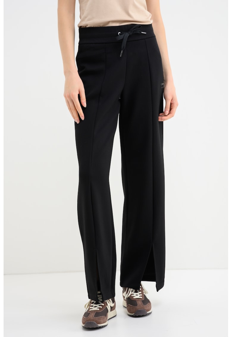 Pantaloni cu croiala ampla si slituri la terminatie