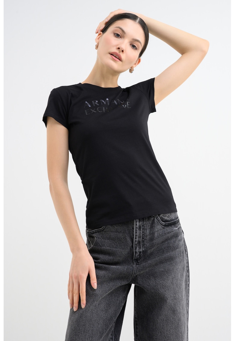 Tricou slim-fit cu decolteu la baza gatului si logo