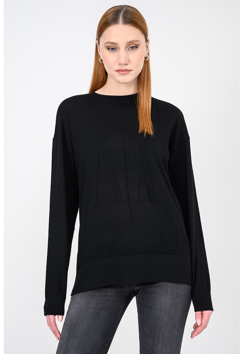 Pulover de lana virgina cu decolteu la baza gatului