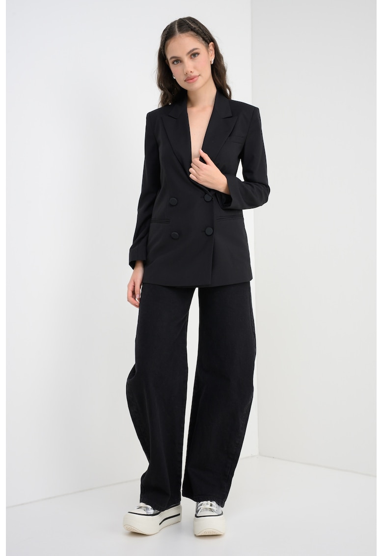 Sacou lejer cu revere decupate