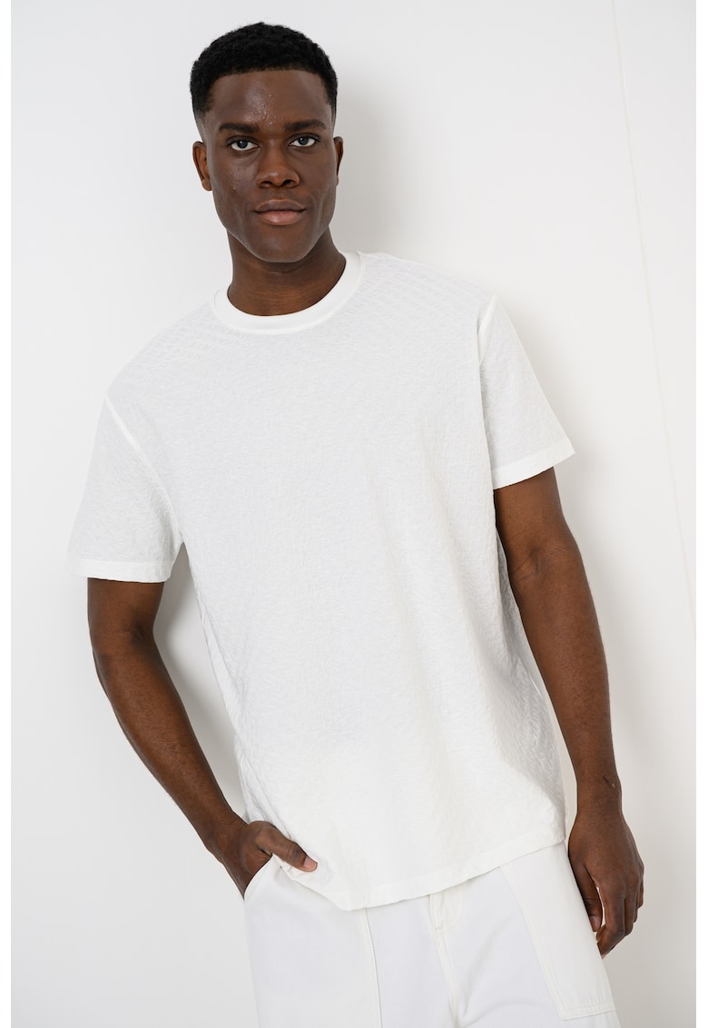 Tricou cu decolteu la baza gatului si logo - Alb