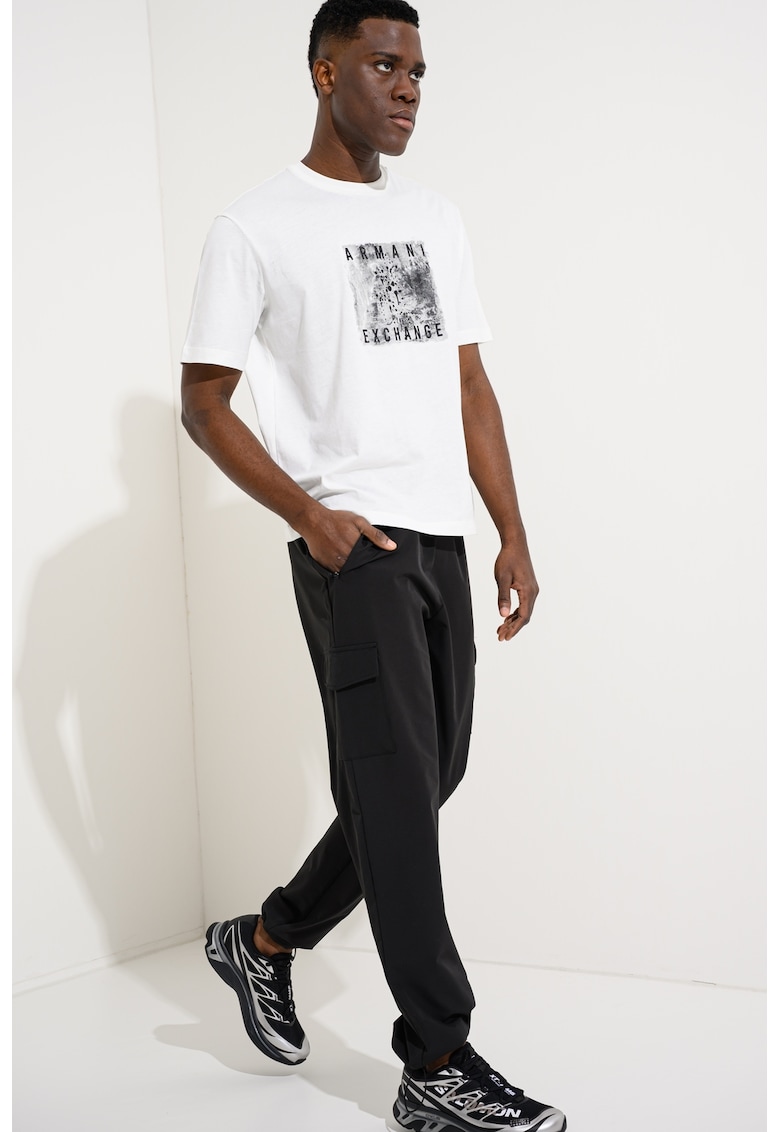 Tricou cu logo si decolteu la baza gatului - Alb/Negru/Gri inchis