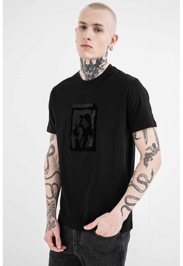 Tricou cu decolteu la baza gatului si imprimeu grafic pe piept - Negru