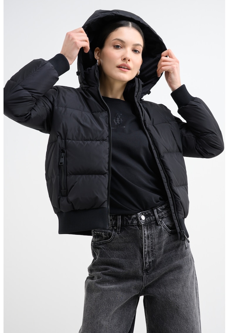 Geaca cu umplutura de puf si gluga