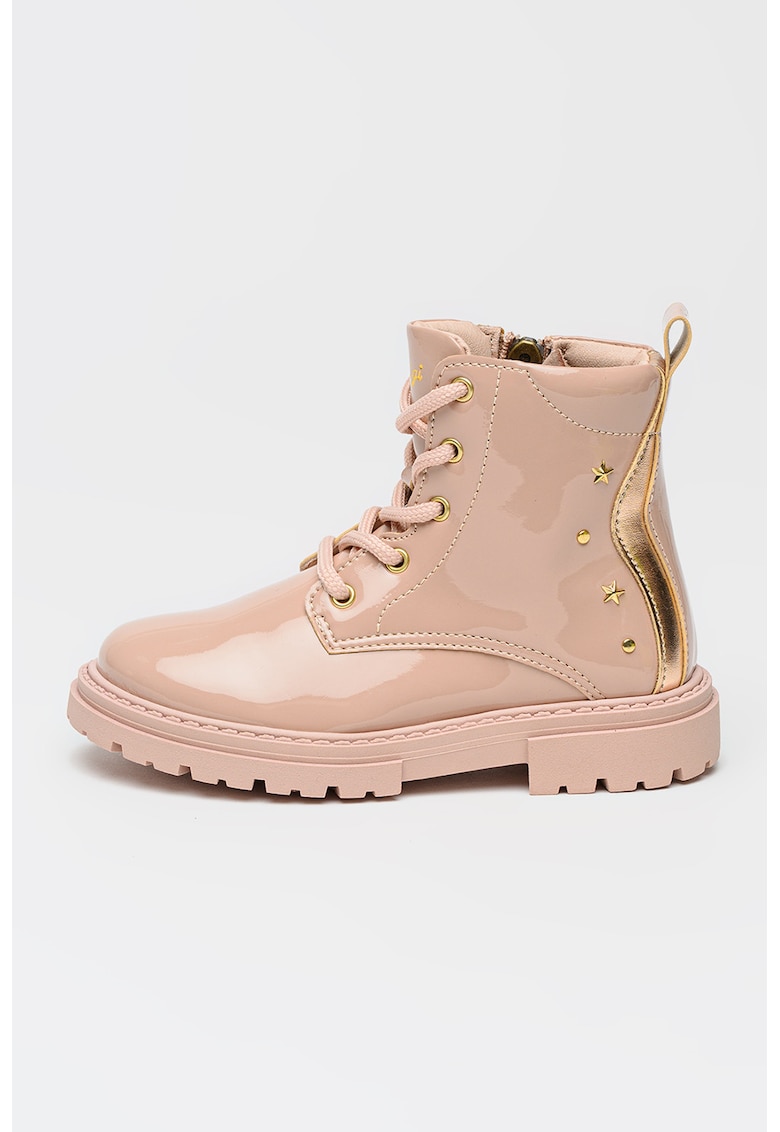 Bocanci cu aspect lacuit