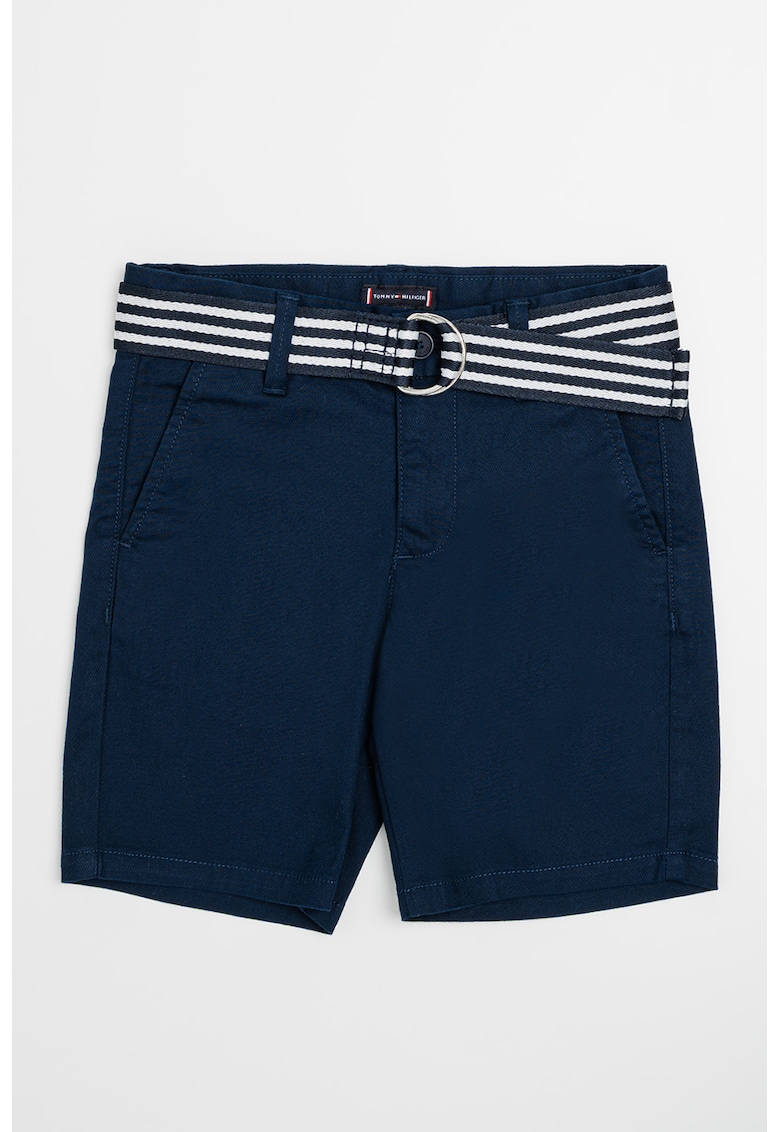 Pantaloni scurti tesuti cu o curea