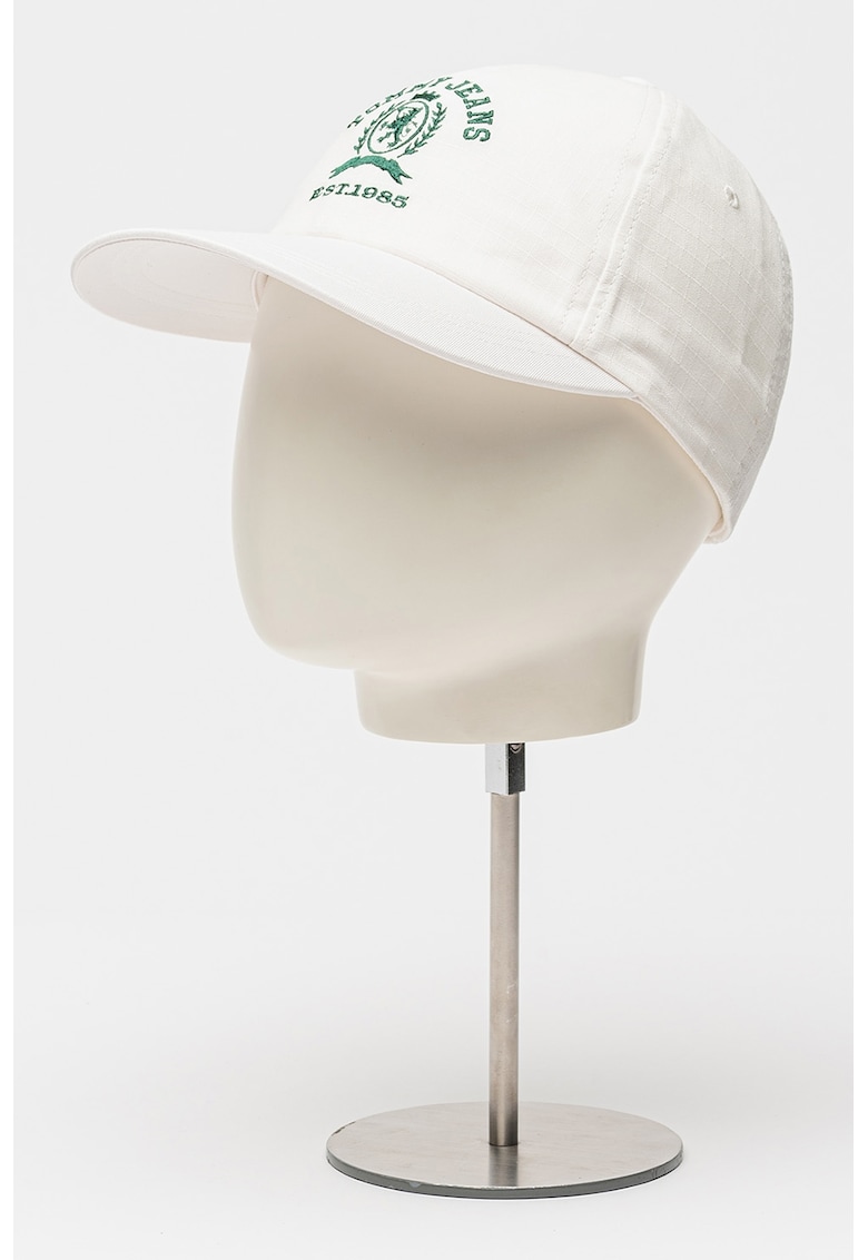 Sapca baseball cu capsa pe partea din spate