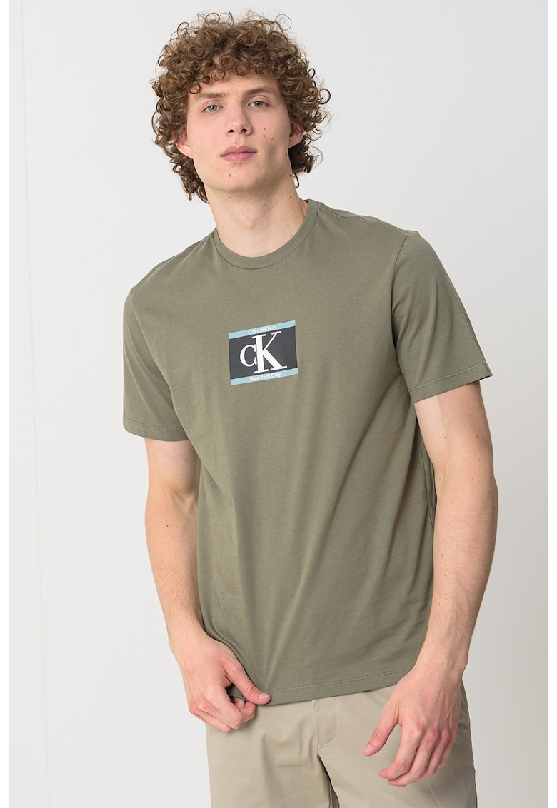 Tricou cu imprimeu si decolteu la baza gatului - Verde feriga