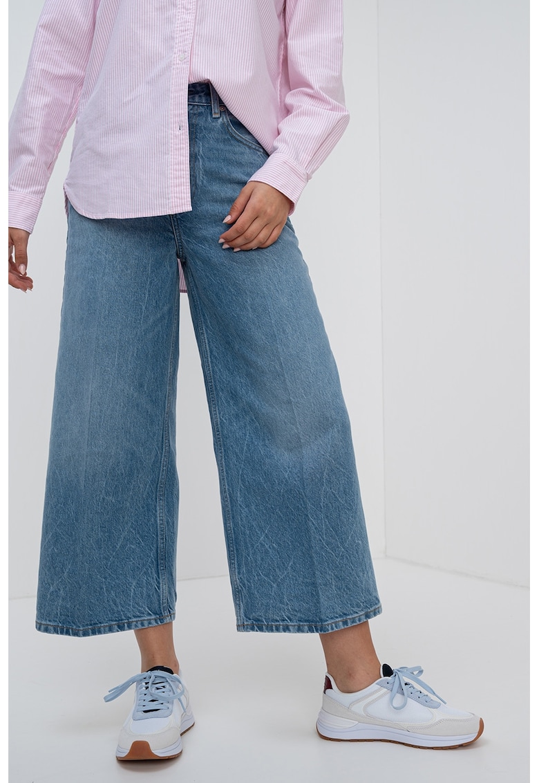 Blugi capri cu croiala ampla
