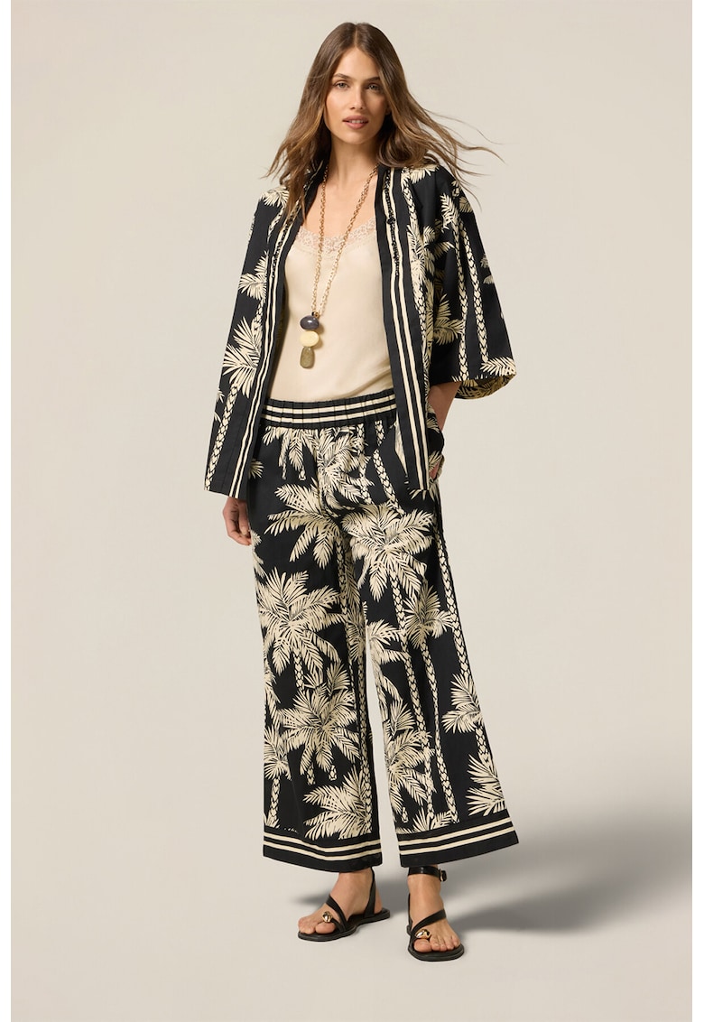 Pantaloni cu croiala ampla si model tropical
