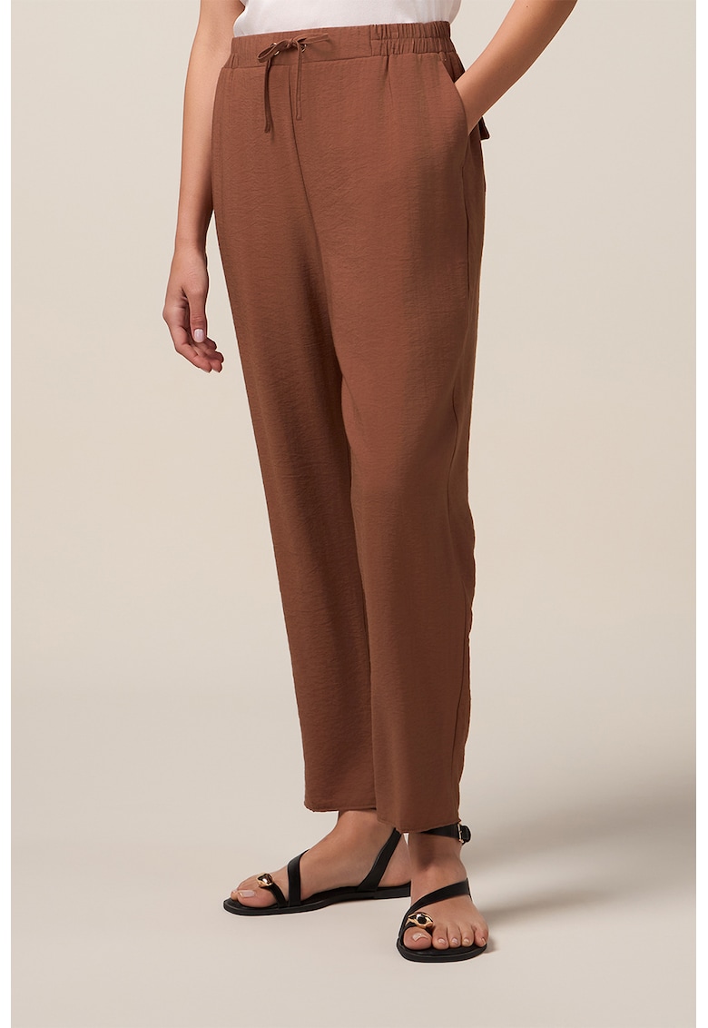 Pantaloni cu talie ajustabila