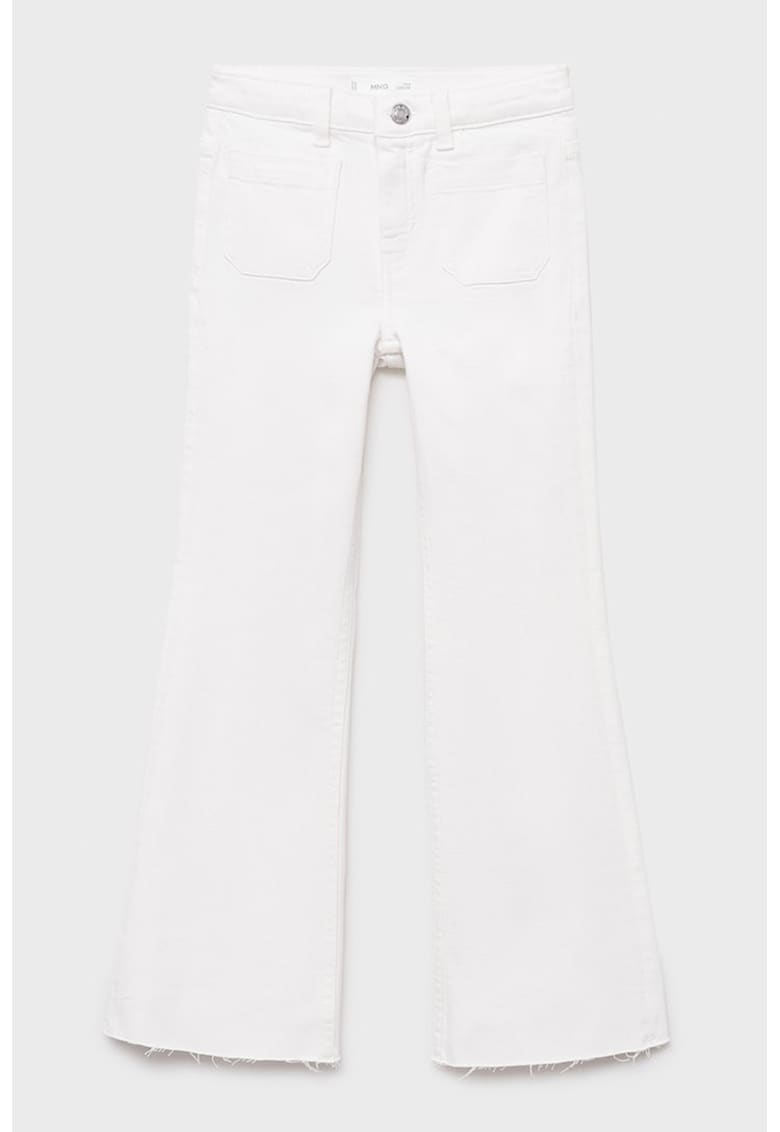 Blugi evazati cu terminatii franjurate