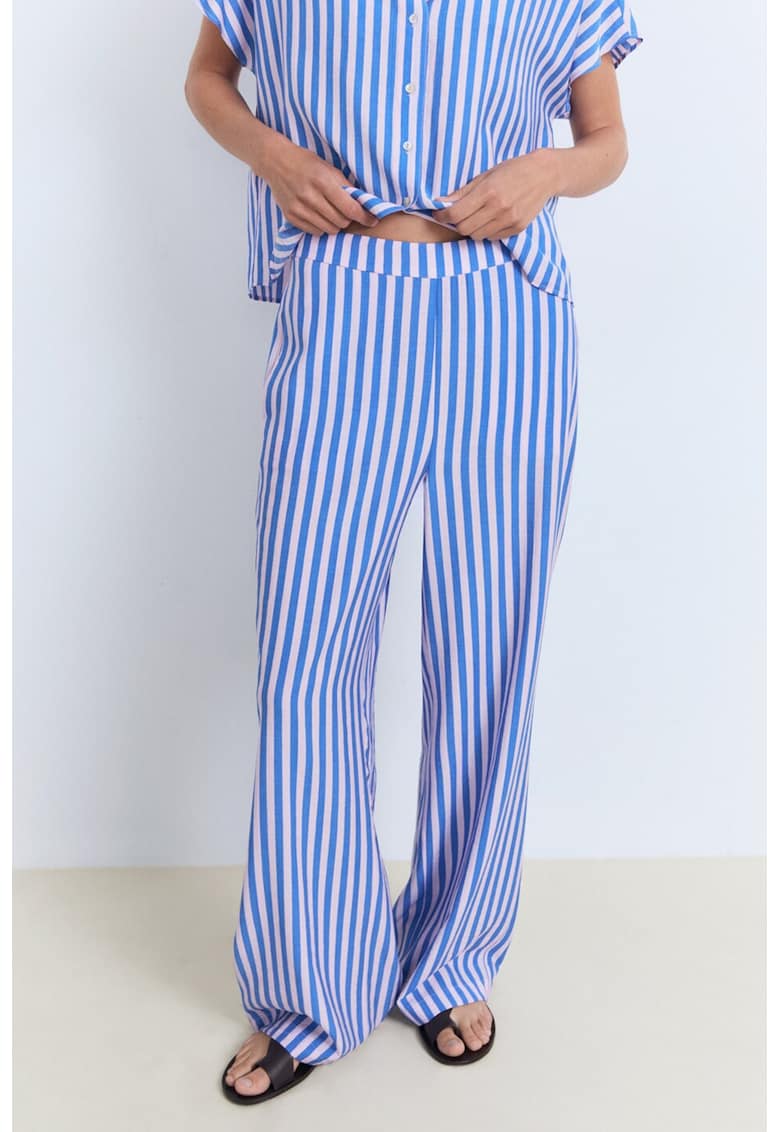 Pantaloni cu model in dungi si buzunare laterale Pantaloni cu model in dungi si buzunare laterale