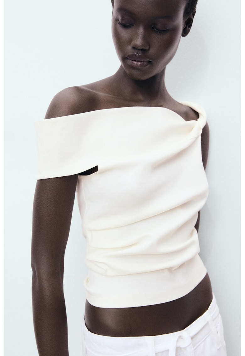 Top crop din amestec de in cu decolteu pe un umar