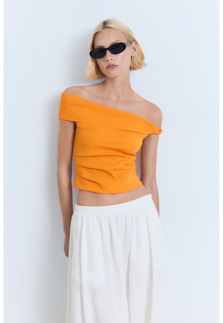 Top crop din amestec de in cu decolteu pe un umar