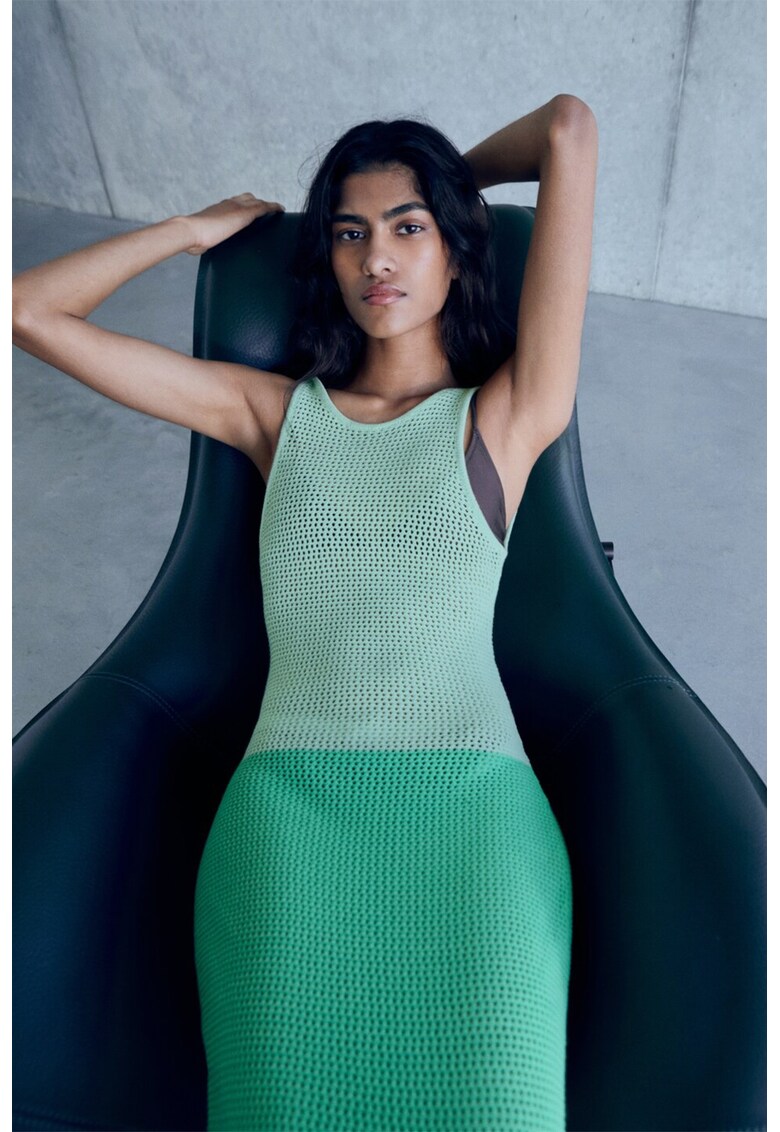 Rochie crosetata cu model in doua tonuri