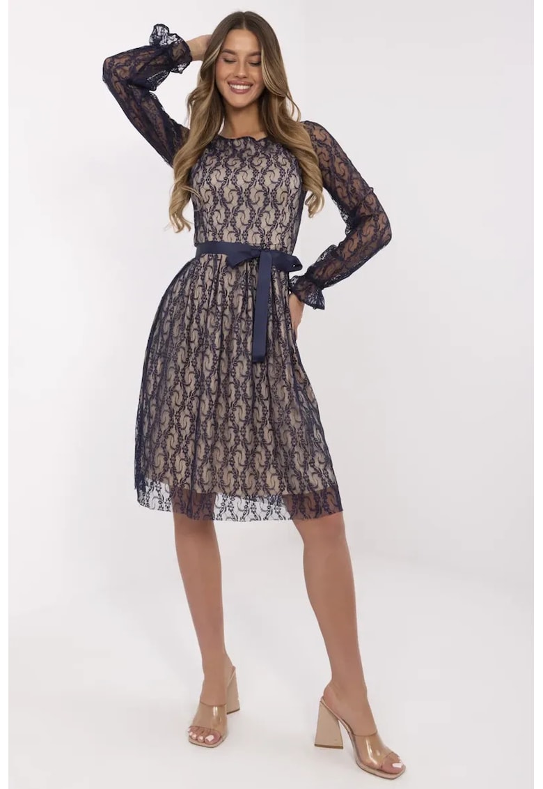 Rochie din dantela cu maneci semitransparente