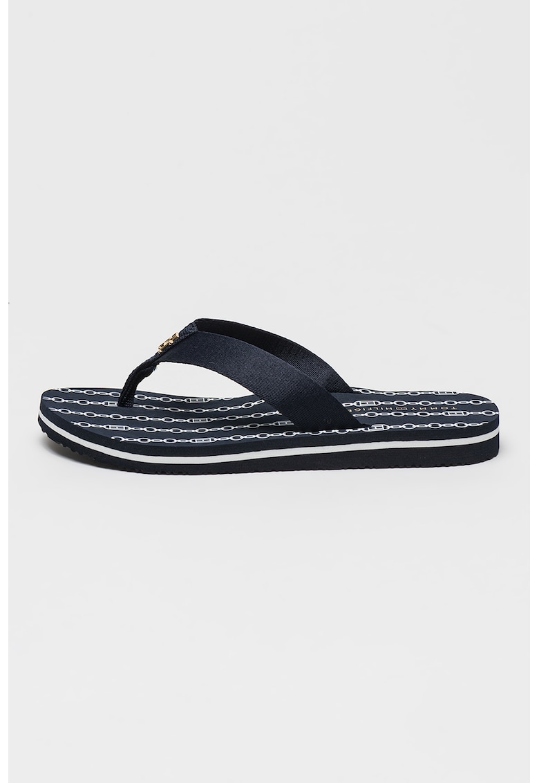 Papuci flip-flop cu detaliu cu logo metalic Papuci flip-flop cu detaliu cu logo metalic