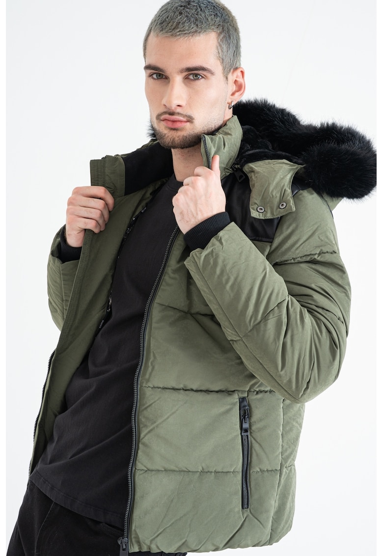 Geaca scurta cu finisaj rezistent la apa si vant