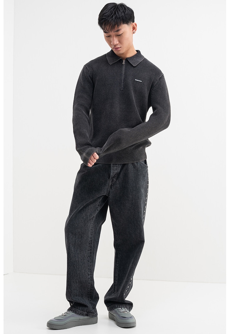 Oulover tricotat cu guler si fenta cu fermoar