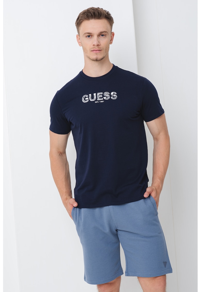 Tricou cu decolteu la baza gatului si logo