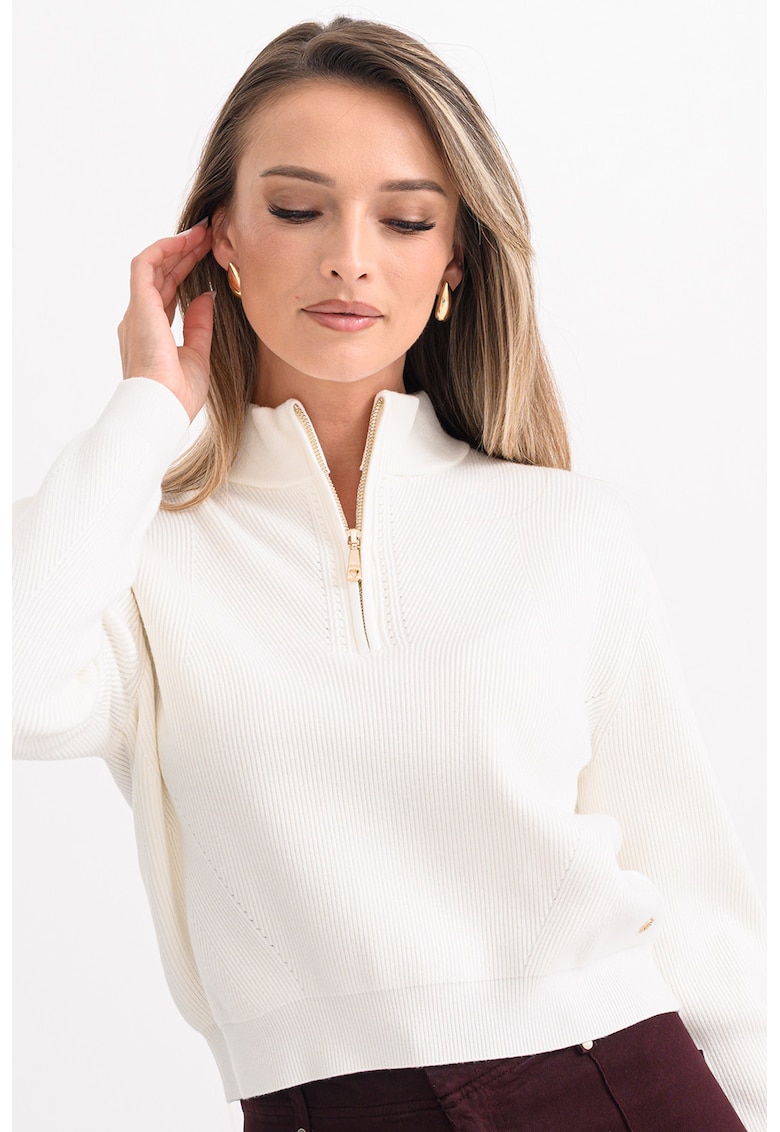 Pulover cu striatii si fenta cu fermoar