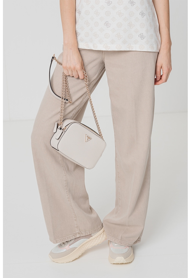 Blugi cu croiala ampla si buzunare