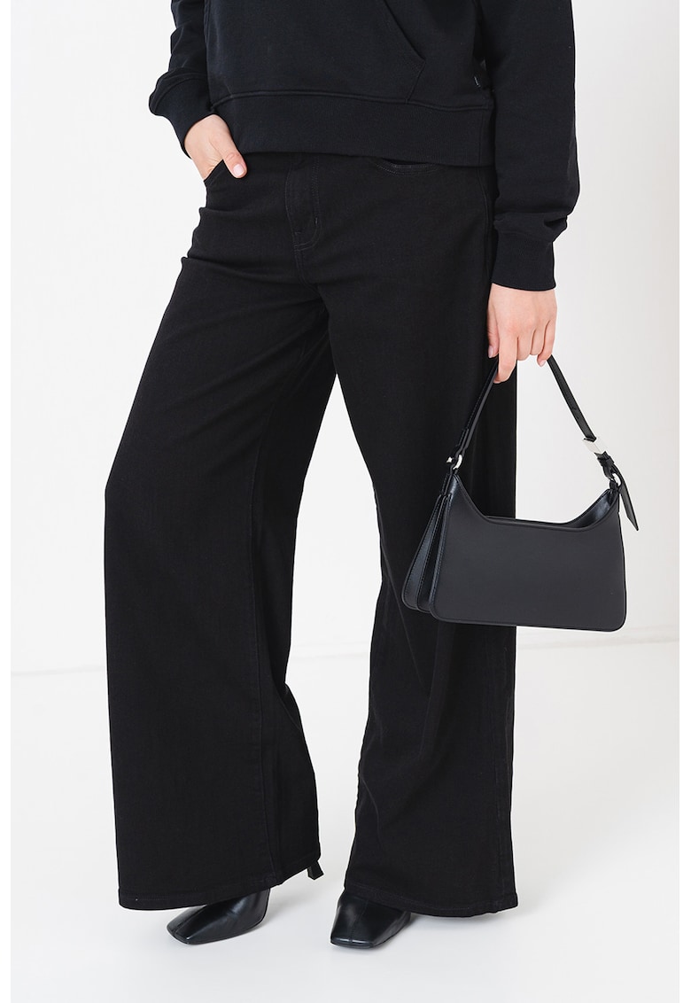 Blugi cu talie medie si croiala ampla